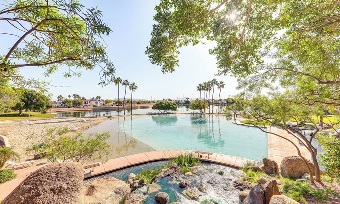 Val Vista Lakes Maison | Val Vista Lakes Group Getaway: Lake & Pool Access!