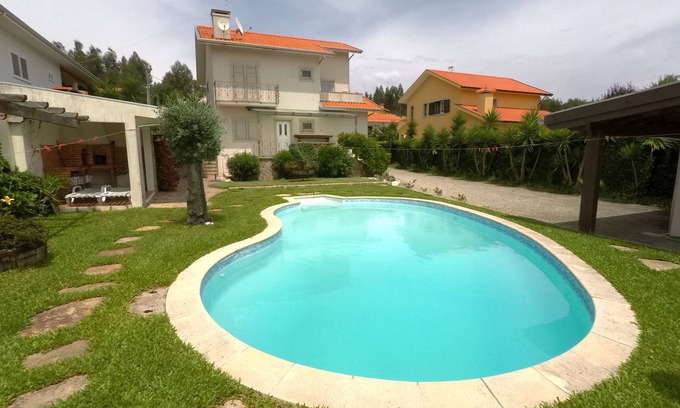 Santa Maria da Feira Maison | Valadas Guest House - Villa 4 chambres avec piscine