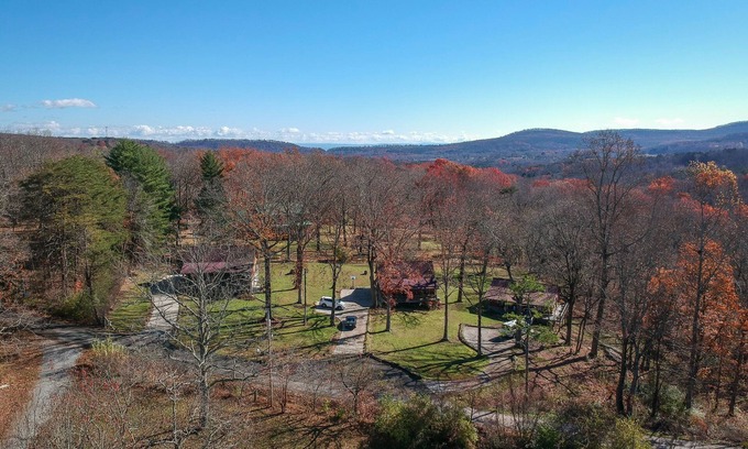 Lookout Mountain Maison | Valentine Drive Cabin 2