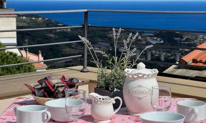 Lingueglietta Appartement | Valery House Between Hills and Sea