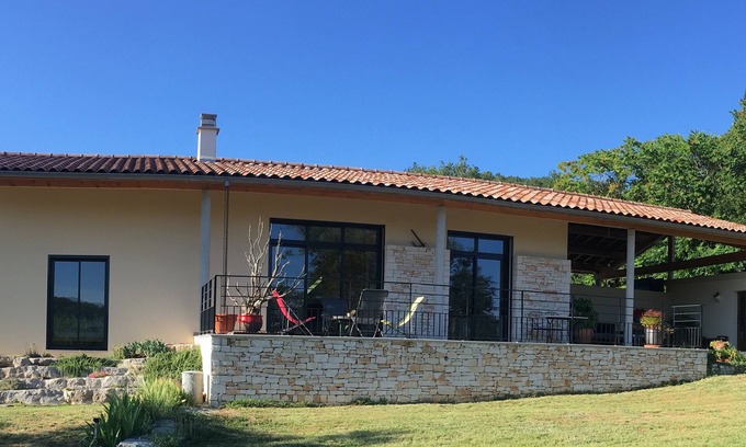 Saint-Maurice-d'Ibie Maison | Gîte dans village de caractère. Jardin, terrasse, rivière, proche du Pontd’Arc