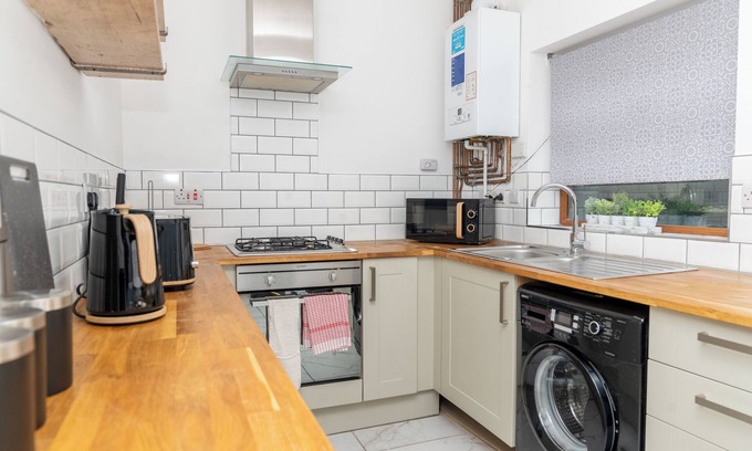 Landore Maison | Valley house - Located just 5 minutes from the city centre