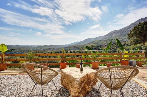 Salakos Appartement | Valley View Studio Apartment Salakos