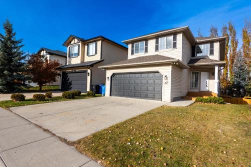 Valley Ridge Appartement | Valleyhut - Private 2 Bedrooms 1 Bathroom Walkout Basement Apartment