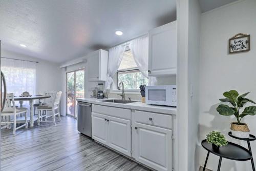 Valrico Maison | Valrico Retreat with Fire Pit about 18 Mi to Tampa!
