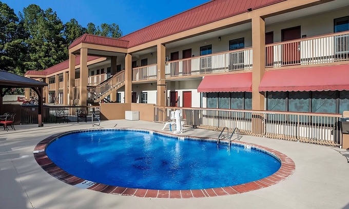 Tupelo Hôtel | Value Stay: 2 Family-friendly Units w/ FREE Parking and Breakfast! Pets Allowed!