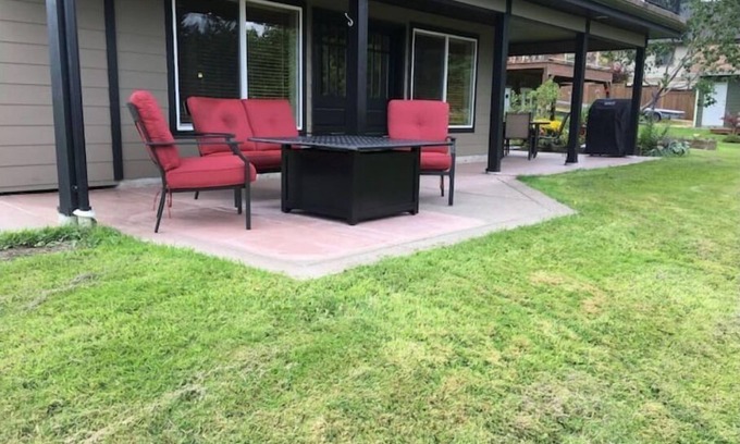 Crofton Maison | Vancouver Island Ocean Front Suite - Hike, Bike, Visit Wineries or Just Relax!