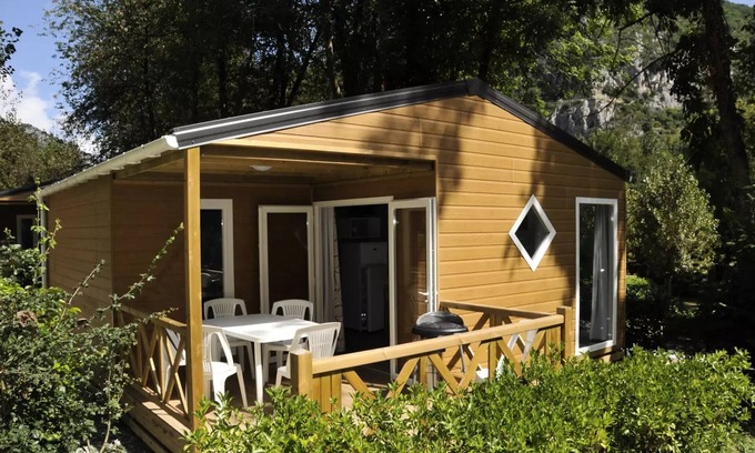 Alliat Chalet De Ski | Vanilla chalet sleeps 6