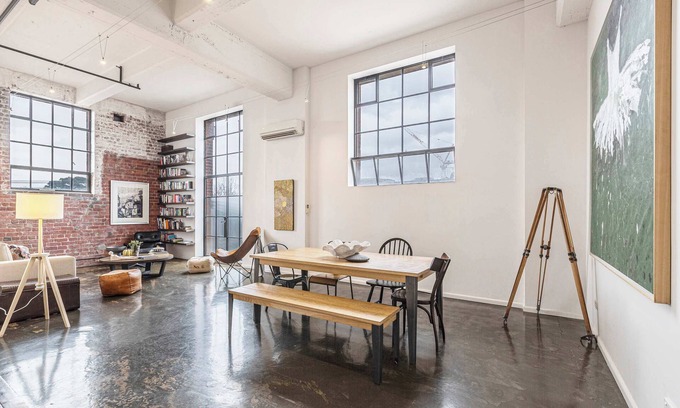Fitzroy Copropriété | VAQUAY Rose & Vine In Fitzroy | NYC Warehouse Conversion With Gallery Soul