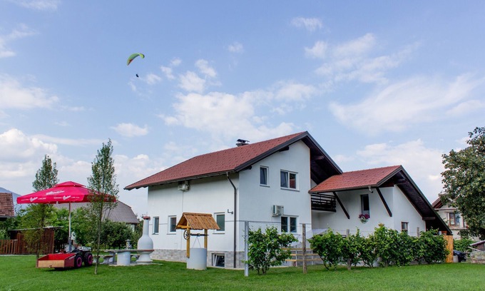 Varpolje Appartement | Varpolje Two Bedroom Apt. with BBQ picnic spot