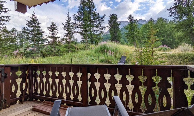 Les Claux Appartement | Vars T3. 6/ 8 personnes avec terrasse et jardin