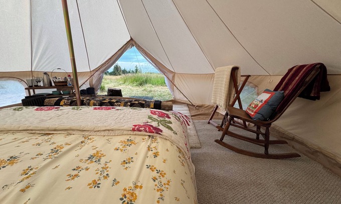 Vashon Island Location De VR | Vashon Island Glamping Tent with Sea Views on 5 acres Forest & Field 1-bedroom