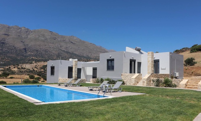 Vizari Maison | Vast view of landscape and sea, pool, 4 pers. | holiday home Triopetra, Crete