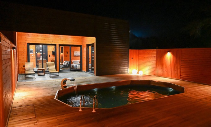 Kanali Station Balnéaire | VB ECO SUITES - Suite with Pool View