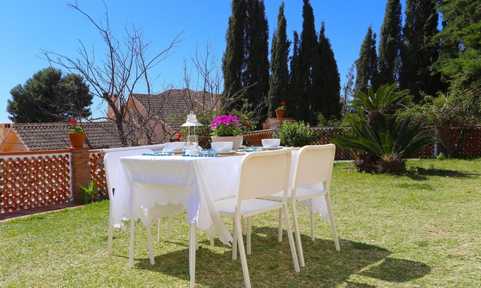 Malaga-Este Appartement | VILLA CLAVERO 4 PAX private apartment, 2 bedrooms, pool, WiFi, parking, garden