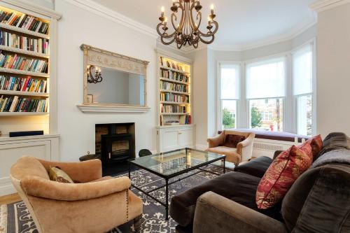Bedford Maison | Veeve - Southside Charm