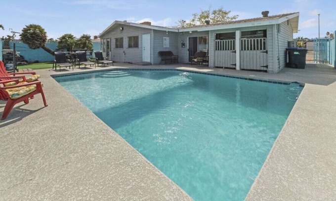 Rancho Oakey Maison | Vegas Getaway Ground Floor, Pool, Game Room, BBQ