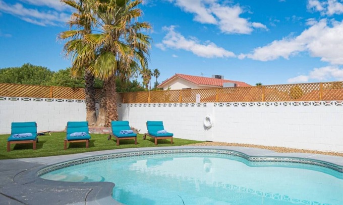 Paradise Maison | Vegas Luxe- 6BR & 3 BT pool/spa/bbq/golf<10min to Strip, Airport, Stadium & More
