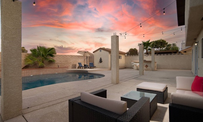 Spring Valley Maison | Vegas Retreat, Heated Pool ☼, 10 Min to Strip