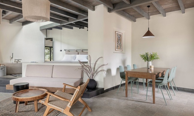 Latziana Maison | Velanis House - style into nature - secluded