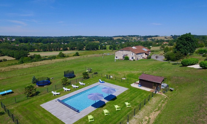 Availles-Limouzine Cottage | VéloGîtes - Bâtiment entier, l'endroit parafit pour des cousinades en famille?