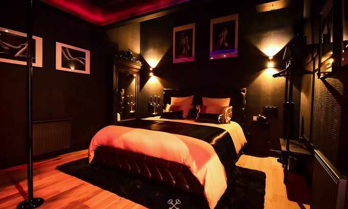 Choisy-le-Roi Appartement | VELVET & LEATHER - Luxueuse Loveroom proche Paris - Spa Sauna Secretroom Cinéma