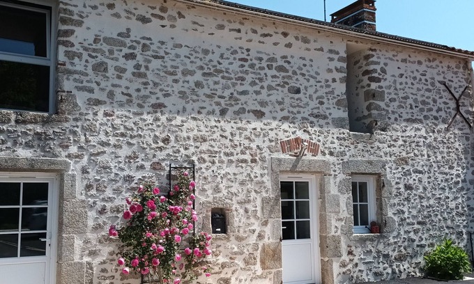 Le Poire-sur-Vie Maison | Vendée country cottage 5 minutes from La Roche sur Yon