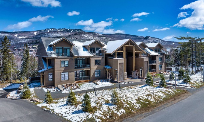 Mont-Tremblant Copropriété | Verbier Tremblant - Ski & Pool & Golf - EV Charger