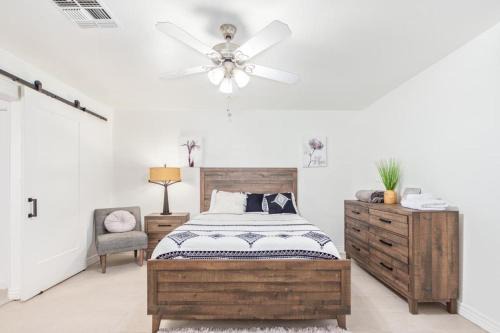 Maryvale Maison | Vernon House - Stunning Cozy Vacation Home Near State Farm Stadium with Gym-Kitchen-Free Parking