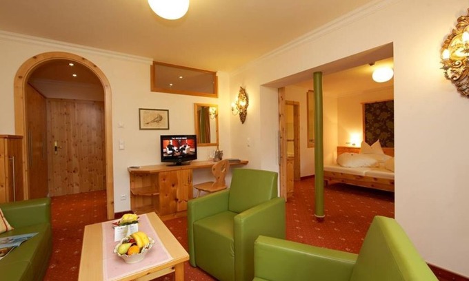 Bad Kleinkirchheim Maison | Verwöhn-suite 50-60 m² / Zirbe - Thermenwelt Hotel Pulverer