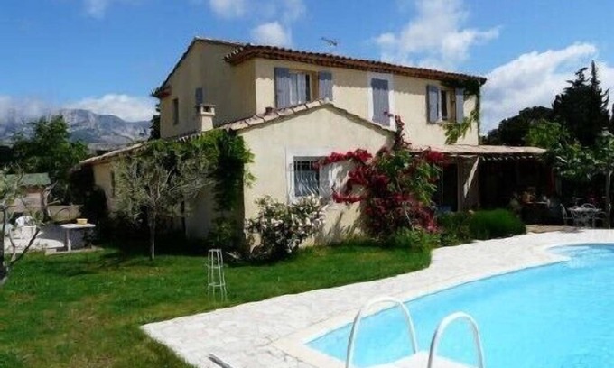 Rousset Villa | AIX EN PROVENCE EST.170m2. 4 CHAMBRES.VASTE SALON-PISCINE-CUISINE D'ÉTÉ - CLIM