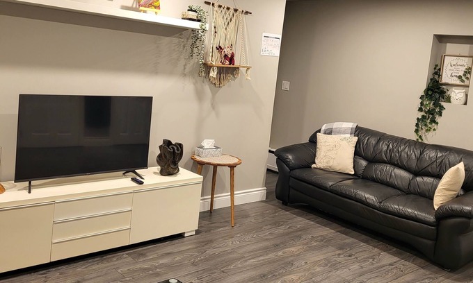 Brampton Appartement | Very clean, comfortable, spacious 2 bdr basement apartment in central location
