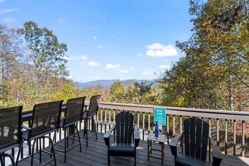 Skyland Maison | Very Close To Dt & Biltmore, Fire Pit, View