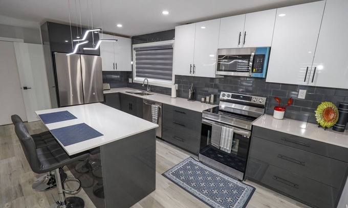 Winnipeg Maison | Very Convenient 5 BR in quite neighborhood