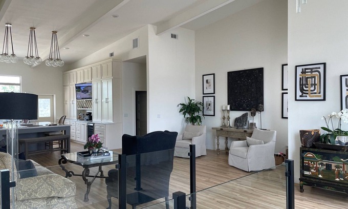 Giddings Maison | Very convenient, beautiful home with great restaurants within walking distance
