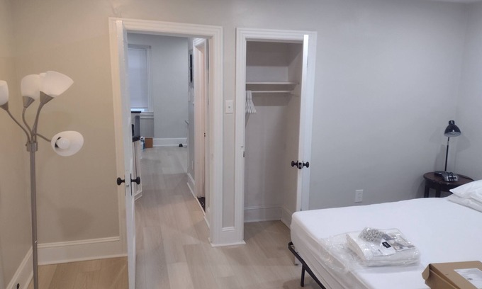 Overbrook Appartement | Very Large Studio with Easy Access to Center City and Outdoor access