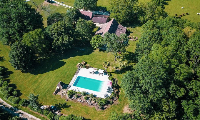 Faux Maison | Très jolie grand gîte (PMR) ; jardin, piscine et terrasses avec splendide vue!