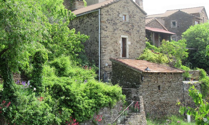 Bonnevaux Maison | Très jolie maison ancienne avec trois terrasses