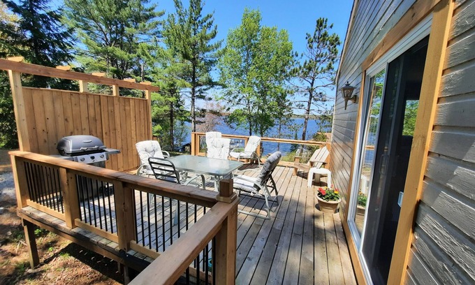 Nipissing Cabine | Very Private Lakefront Cottage in sheltered cove on Lake Nipissing South Bay