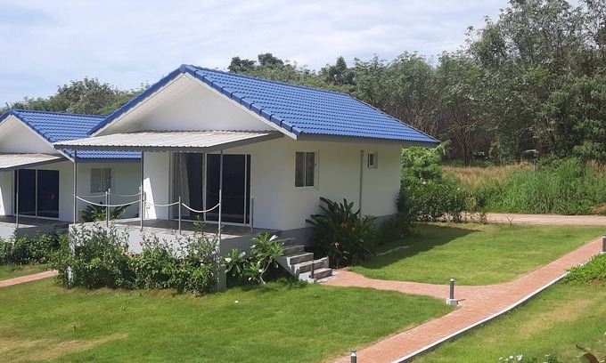 Ko Mak Maison | Very quiet bungalow right next to the horse paddock