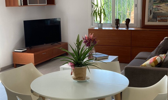 La Font d'en Fargues Appartement | Very Quiet & Tranquil Area, Next to Large Parks, Well Connected to City-centre
