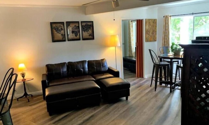 Rossmoyne Maison | Very Spacious 2BR/1.5BA Guest House, 5 min from LA