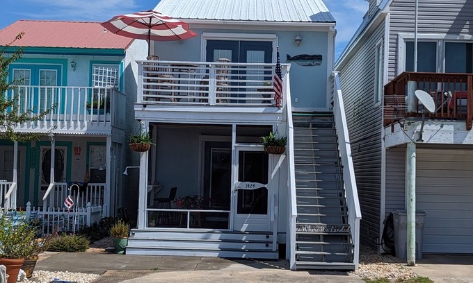 Navarre Beach Maison | Très spacieux! Décor récemment mis à jour et décontracté Beachy. Maison à l'étage.