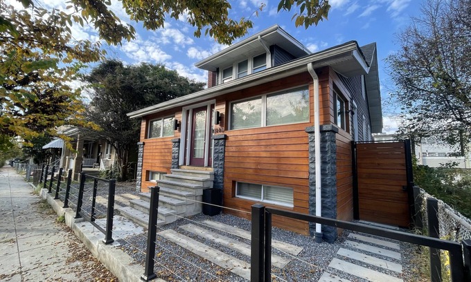 Fairlawn Appartement | Very stylish, family size unit, 2 bed 2.5 bath. Private front yard,unit entrance
