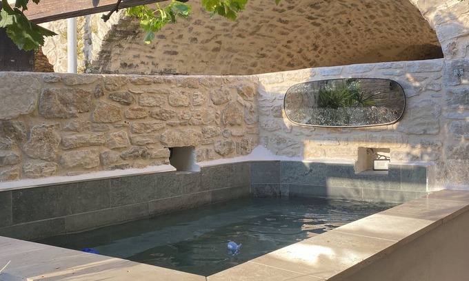 Saint-Maurice-de-Cazevieille Maison | Villa Pretty is a charming village house with its own pond.
