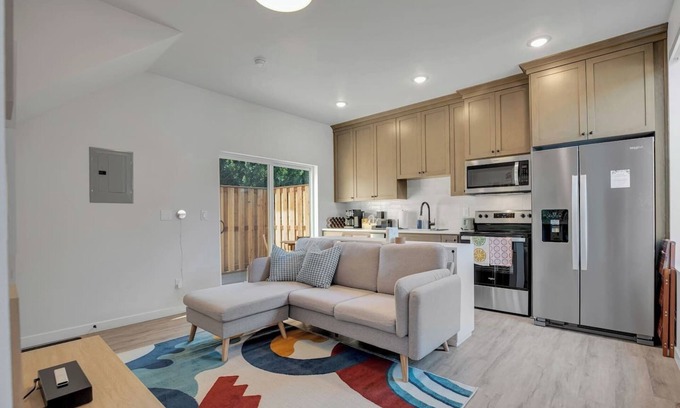 Concordia Appartement | Vibrant 1BR Duplex Near Alberta Arts District