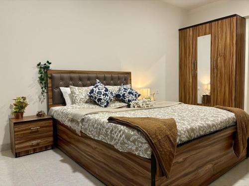 Santacruz Appartement | Vibrant 2 BHK Apartment Near Airport