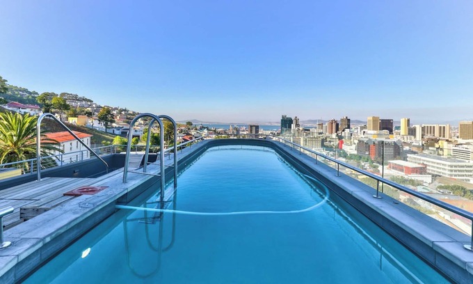 Flora Park Appartement | Vibrant 3Bedroom | Bo Kaap | Mountain and City Views