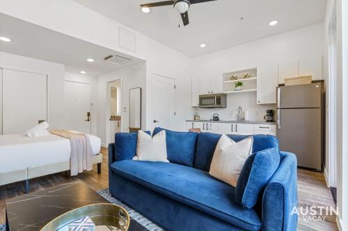 East Cesar Chavez Appartement | Vibrant Austin Studio Balcony plus Parking and Wi-Fi