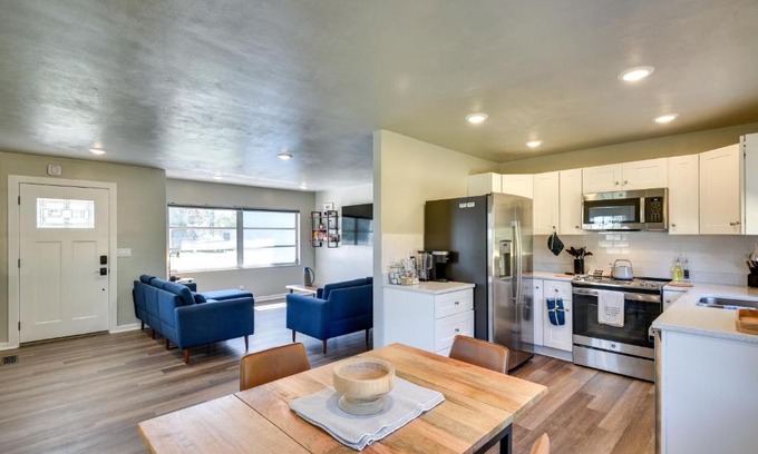 DeLand Maison | Vibrant DeLand House Near Stetson University!